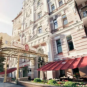 https://opera-kiev-01054.hotels-of-kiev.com